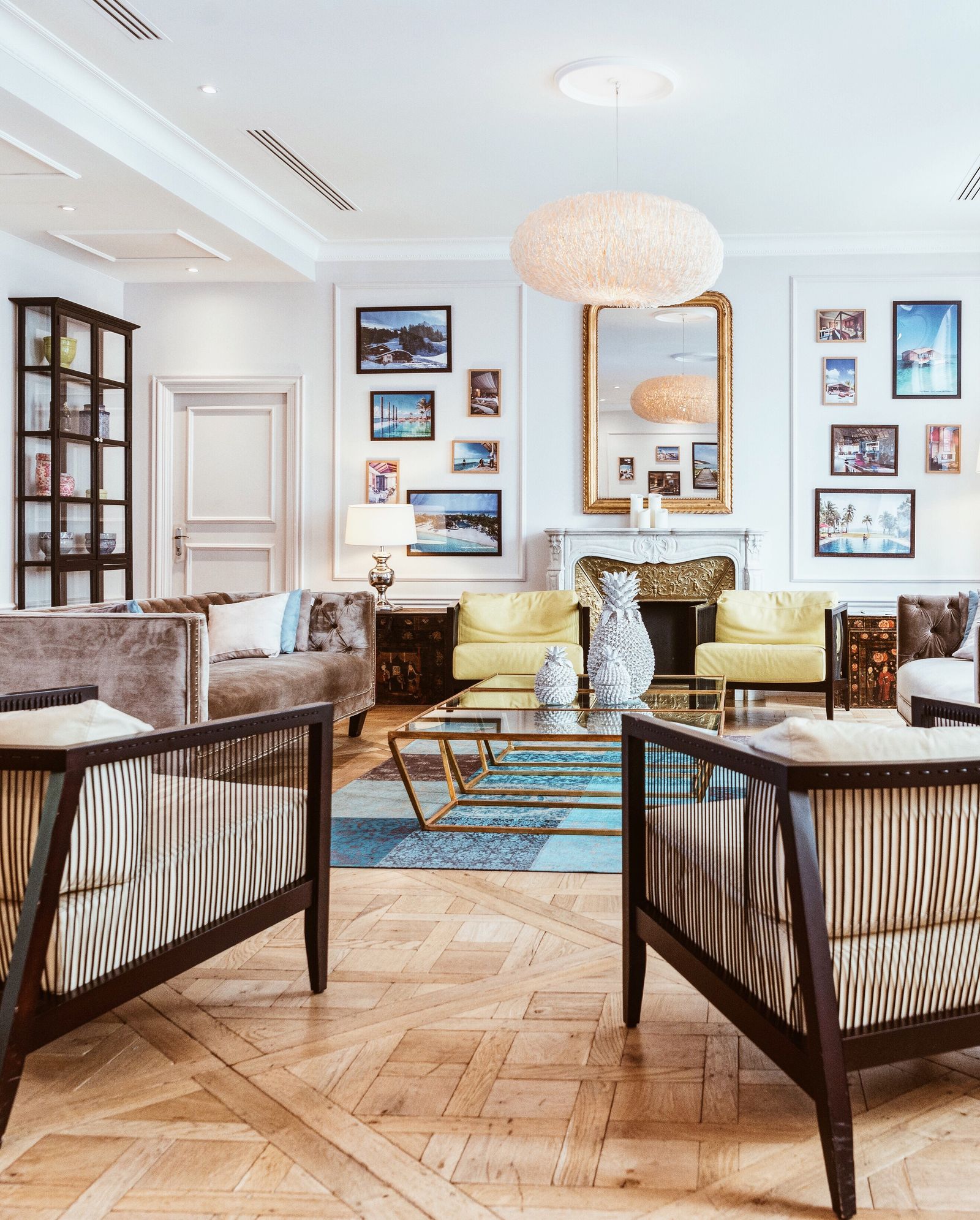 Salon d'un appartement de prestige, conciergerie LYVYS Courbevoie La Défense